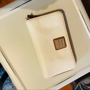 Dooney & Bourke zip wallet